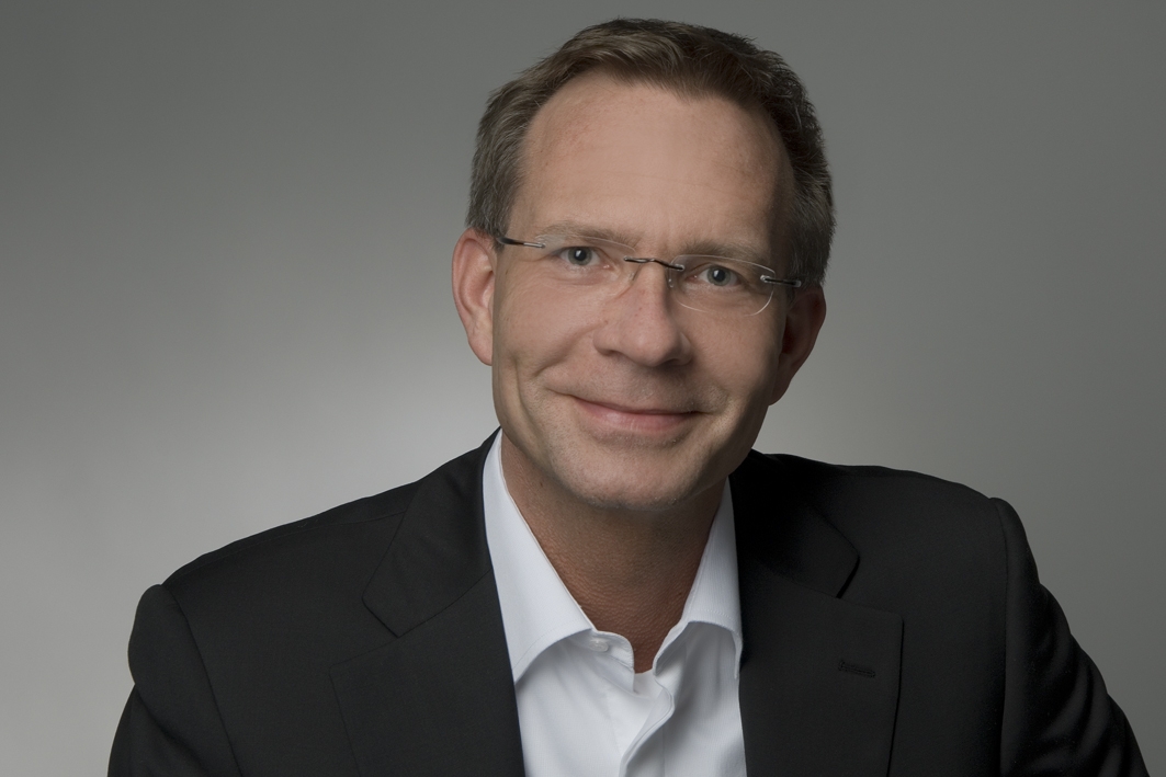 Remscheid / Wuppertal, Best-Price-Dent: Preiswerte Vollzirkon-Zahnkrone aus deutschem Dentallabor