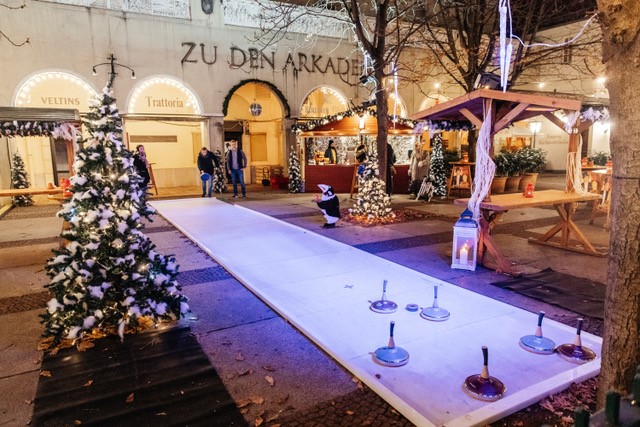 NEU 2018 im Nikolaiviertel:  Eisstock-Schießen und Winter-Bar im Reinhardshof