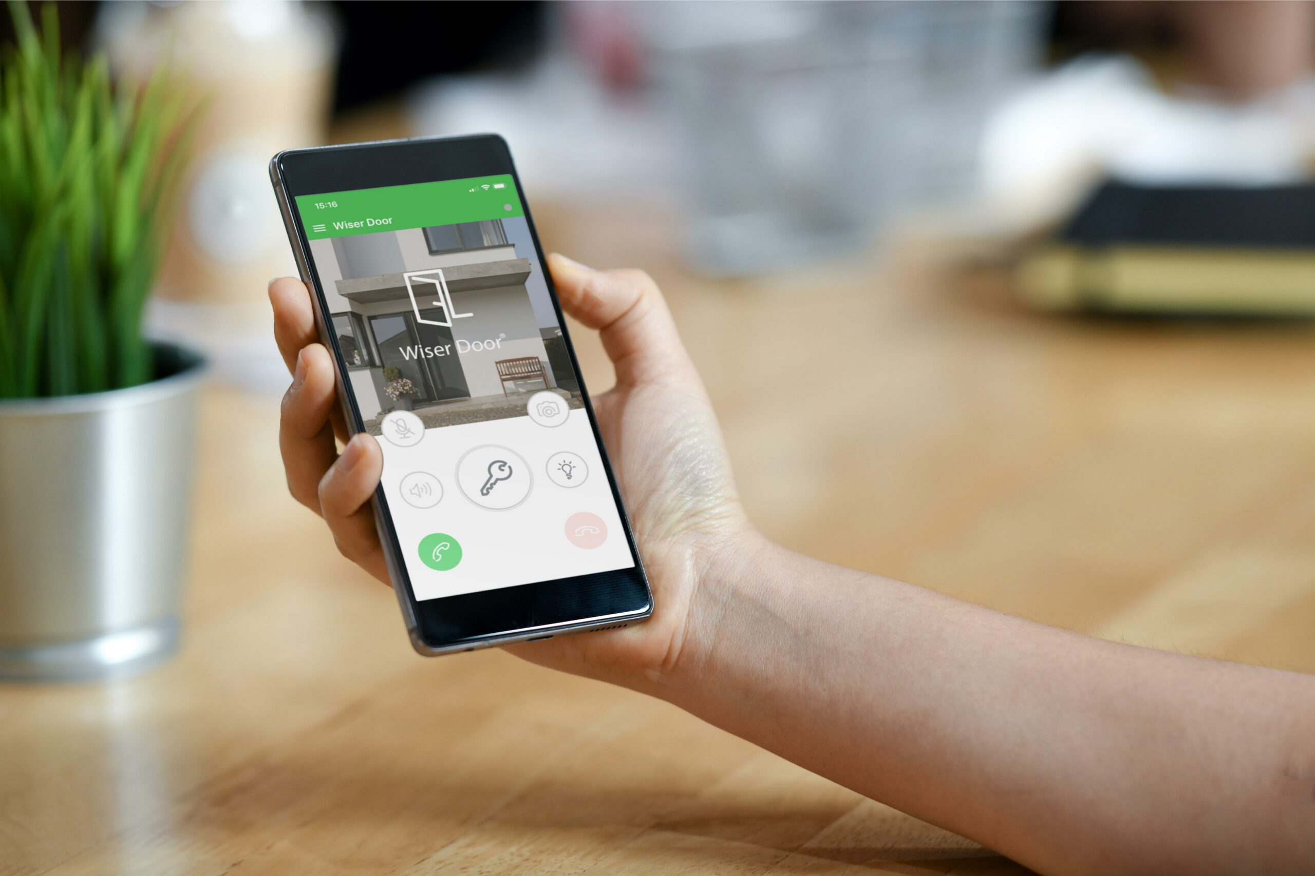 Wiser Door von Ritto by Schneider Electric bringt Türkommunikation 4.0