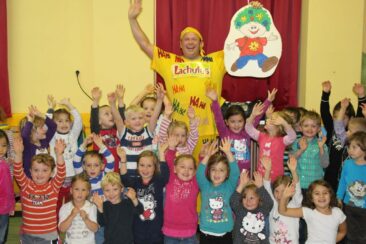 inMedias Kommunikation bringt das Lachen in die KiTas und Grundschulen: die Lachulus Tour 2021