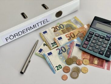 Förderfähige Ladenbeleuchtung Made in Germany – der LED 3-Phasen-Strahler Chamäleon