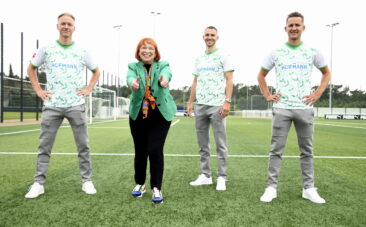 Das neue 1. Liga-Trikot mit modernisiertem Firmenlogo