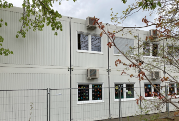 Kindergarten- und Schulcontainern zur Einhaltung aktueller Hygienekonzepte im öffentlichen Raum