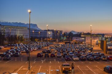 Mit dem Auto zum Flughafen: Wo lasse ich meinen PKW?