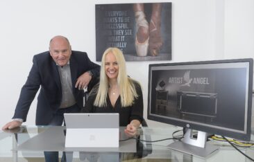 So hilft Petra Williams Künstlern in Not!