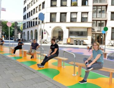 Jetzt wird es bunt in der Prannerstraße:  Der Straßenraum als Lounge und Flaniermeile!