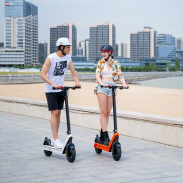 Fahrspaß garantiert: Der Komeet E-Skooter ist minimalistisch und bestens ausgestattet zugleich