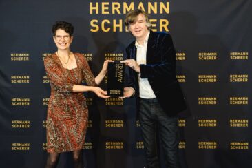 Expertin für Mitarbeitergewinnung brilliert beim Speaker Slam und gewinnt Excellence Award