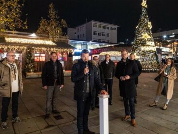 Weihnachtliche Lichtshow auf dem Weihnachtsmarkt