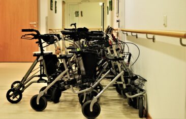Einrichtungsbezogene Impfpflicht und gefälschte Impfnachweise – Krankenschwester und Krankenpfleger flüchten