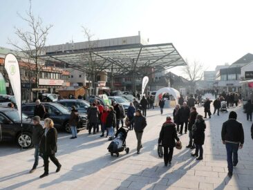 Auto- und Zweiradmeile mit verkaufsoffenem Sonntag am 3. April 2022