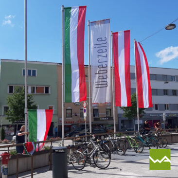 Werbefahnen: Hissfahnen, Beachflags, Deckenfahnen & Straßenfahnen