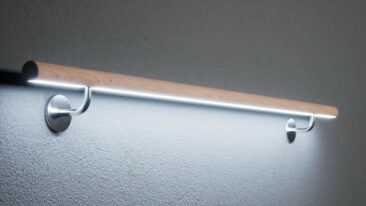 Holzhandlauf mit LED-Beleuchtung für private Häuser, Büros, Praxen, Kitas, Seniorenheime und mehr