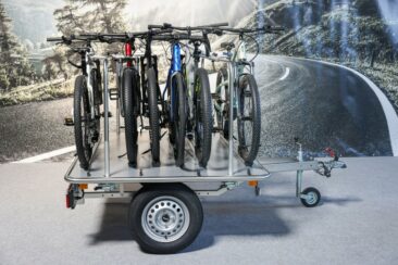 Fahrrad-Transportanhänger für PKW bietet Platz für bis zu 6 schwere E-Bikes.