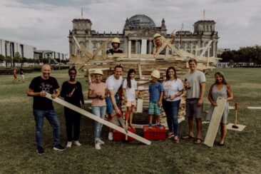 Kinderschutzstiftung Hänsel+Gretel initiiert Deutschen Kinderschutzpreis und Kinderschutznest am Bundestag