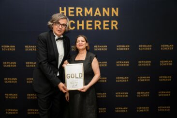 Beim Internationalen Speaker Slam 2022 holt Marina Furin mit 12 Finalist:innen Weltrekord nach Berlin