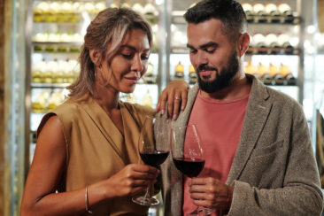 Wie wählt man den perfekten Wein für jede Gelegenheit aus, und serviert ihn professionell?