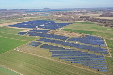 ADLER und ReneSola Power entwickeln gemeinsam Solarparks für mehr erneuerbare Energien