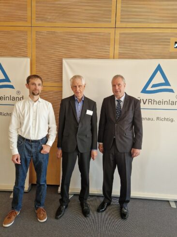 IfKom und deutsche ict + medienakademie: Pressemitteilung: Fokus Connected oder E-Car?