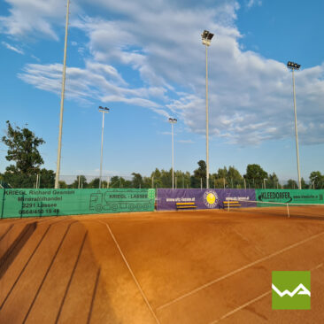 Tennisblenden und Windbreak Banner: Sichtschutz und Windschutz für Tennisplätze