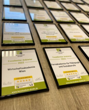 Vergleichsportal Fernstudium Direkt vergibt Gütesiegel „Ezellenter Anbieter 2023“ an 35 Fernstudienanbieter