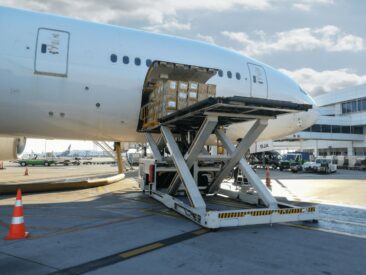 Lufttransporte aus Deutschland in die ganze Welt: Wie Sie erfolgreich Waren und Güter transportieren