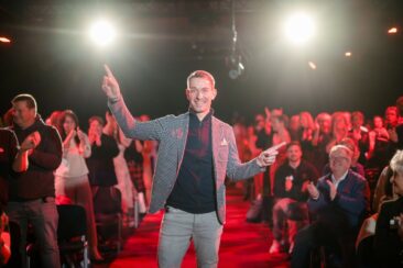 Michael Knispel erfolgreich beim Internationalen Speaker Slam