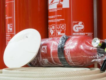Prüfung der Feuerlöscher – Brandschutzeinrichtung im Betrieb