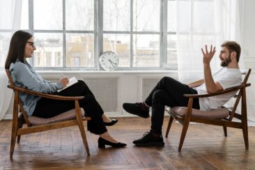 Systemische Therapie bei Beziehungsproblemen: Wie kann sie helfen?