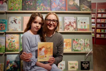 Münchens jüngste Autorin, älteste Newcomerin und kleinster Verlag bei der 17. Münchner Bücherschau junior