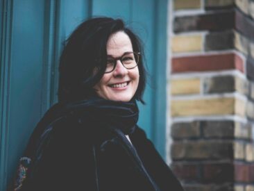 Dana Heidrichs ungewöhnlicher Ansatz: Humorvolle Trauerbewältigung