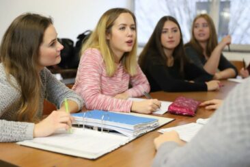 Schulische Erstausbildung in Biologie oder IT? Abitur mit BTA-Ausbildung am Gymnasium? RAK informiert online