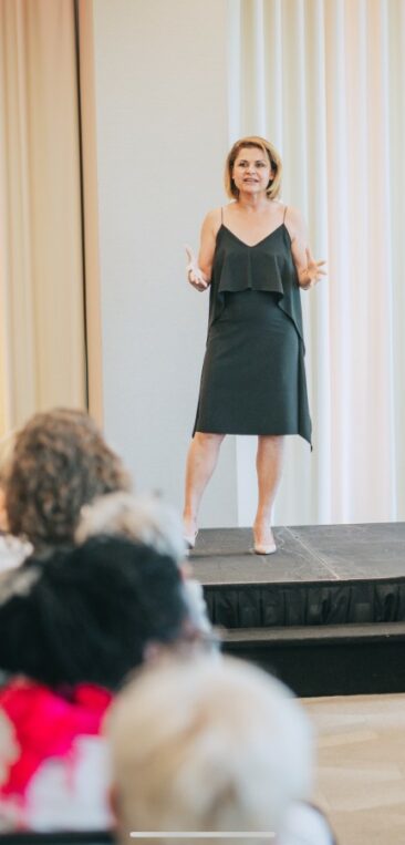 Frau Dr. von Rimon erzählt beim Expertenkongress in Miami ihre inspirierende Lebensgeschichte