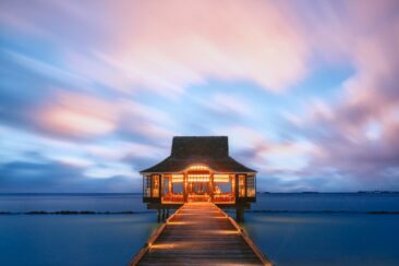 Mizu: die Teppanyaki Restaurant-Pagode  im Nova Maldives einzigartig und fast schwebend über dem Wasser!