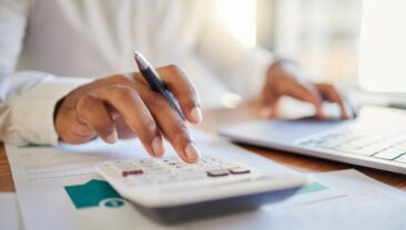5 wichtige Finanzchecks, die jeder Erwachsene regelmäßig durchführen sollte, um seine Zukunft zu sichern