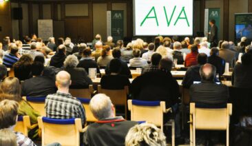 Neue Bundestierschutzbeauftrage diskutiert mit Tierärzten auf der 23. AVA-Haupttagung