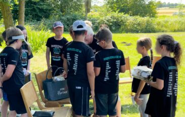 Tie Solution spendet T-Shirts