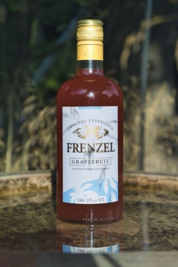 Ende des Sommers süß-bitter genießen mit dem FRENZEL Grapefruit Likör