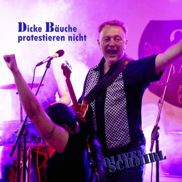 Dicke Bäuche protestieren nicht  – der kritische Song des Oliver Schmidl