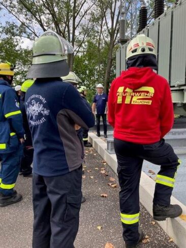 Netzbetreiber E.DIS sensibilisiert Technisches Hilfswerk und Feuerwehren für Gefahren in Brandenburg