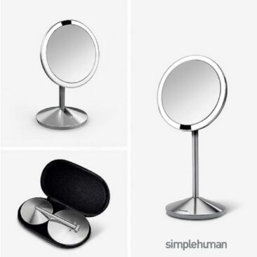 Faltbarer Sensorspiegel von simplehuman für perfektes Licht fürs Zuhause oder auf Reisen