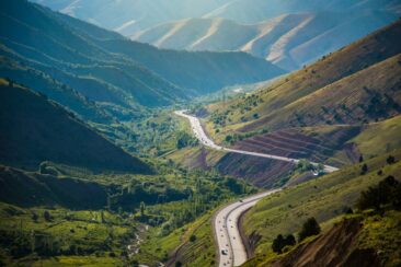 Frostige Innovationen: Wie temperaturgeführte Transporte nach Usbekistan die Waren sicher ans Ziel bringen