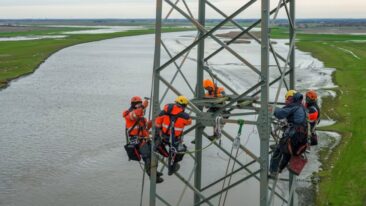 Strommasten an der Eider demontiert: Hansewerk-Tochter SH Netz und Tennet fliegen Bauteile aus