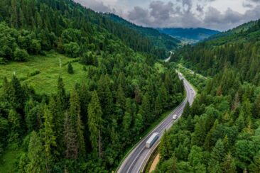 Vom Nervenkitzel bis zur Sicherheit: Die einzigartigen Herausforderungen bei Gefahrguttransporten nach Serbien
