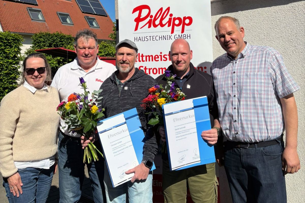Pillipp Haustechnik: Zwei Handwerksmeister für 25 Jahre Betriebszugehörigkeit geehrt