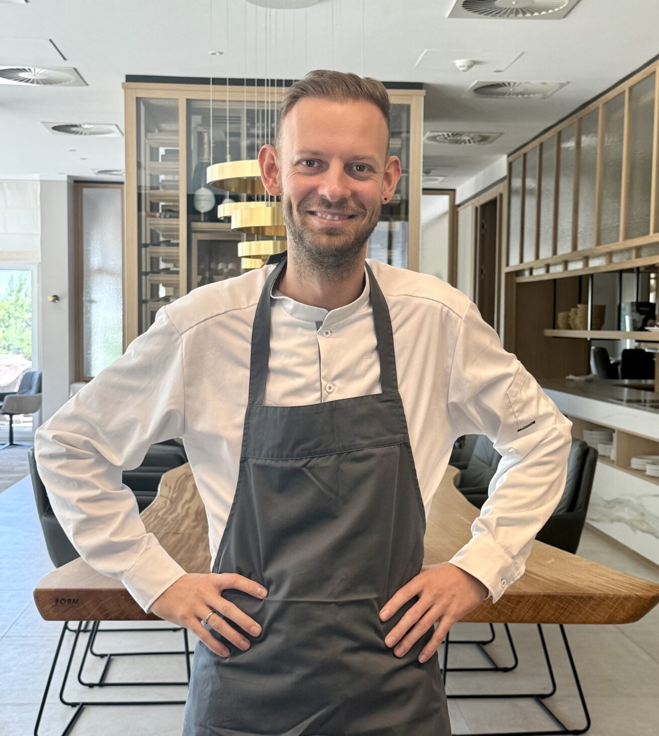 C. Huhnstock-Kerber ist neuer Küchenchef im Dünenmeer – frischer Wind & Gourmetmenü an der Ostsee.