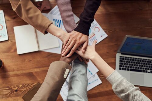 CSR mit Wirkung – Melanie Purps erklärt: Wie Unternehmen echte gesellschaftliche Verantwortung übernehmen