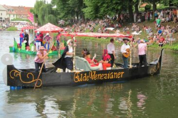 Kann Plau mit Badewannenrallye und Entchen-Song die NDR Stadtwette gewinnen und Gutes tun?