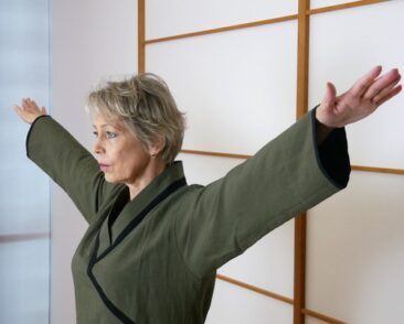 Mitten im Wandel: Wie QiGong Frauen in den Wechseljahren stärkt