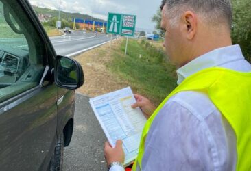 Urlaubsfahrt mit Hindernissen: Was ist beim Unfall zu tun?